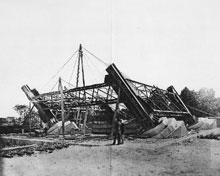 La tour Eiffel le 18 juillet 1887.