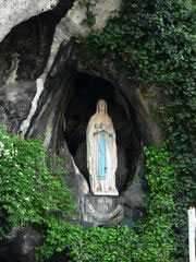 Statue de la vierge à Lourdes