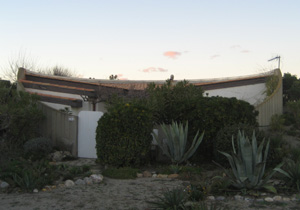 Maison circulaire du village des sables (Toreilles, France).